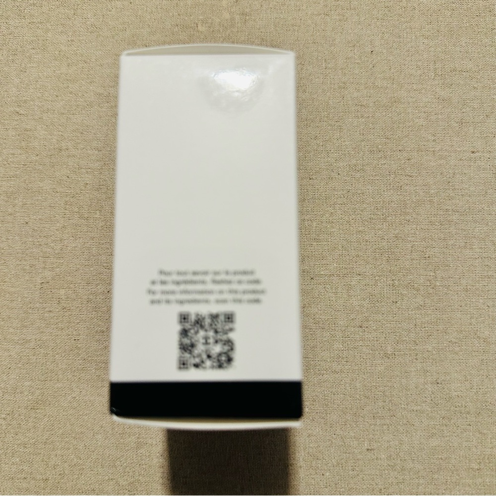 Chanel | Limited Edition | La Crème Main Hand Cream with Zippered Denim Pouch - Picture 10 of 15